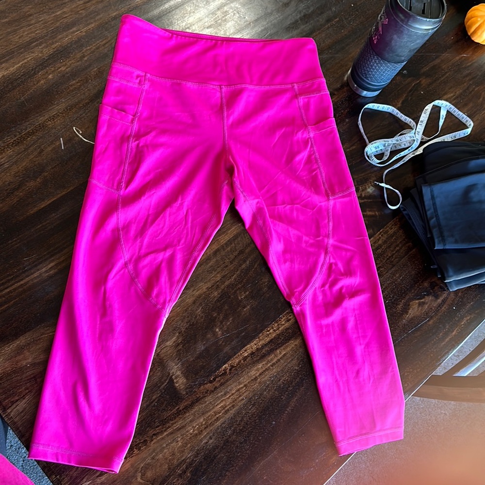 Like new, hot pink Zyia capri legging